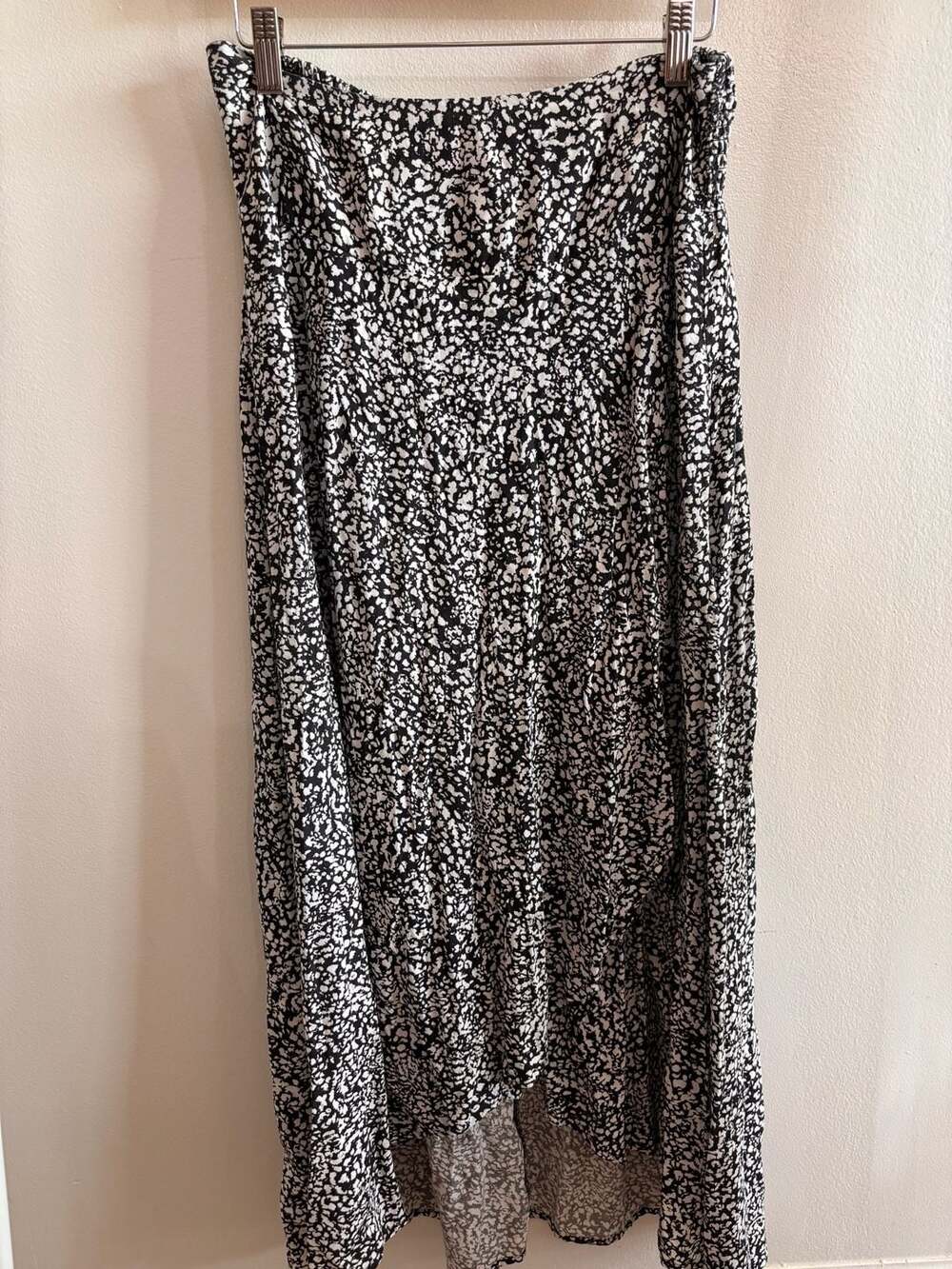 Japna Black and White Abstract Print Smocked High-Low Maxi Skirt Size L